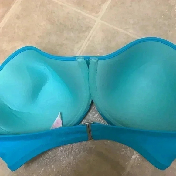 Victoria’s Secret - Picture 2 of 3